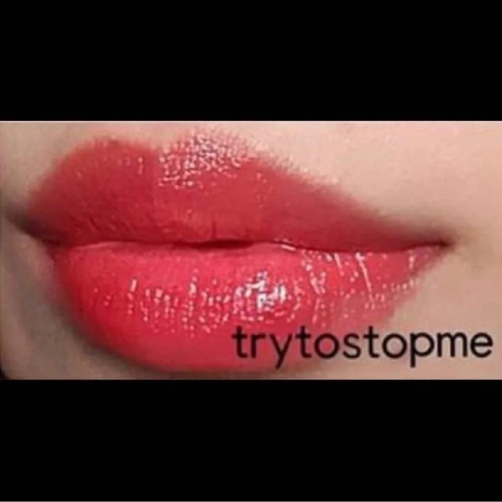 MAC *Try To Stop Me*. Versicolour Varnish Cream Lip Stain